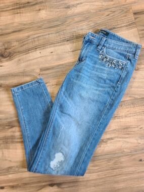WHBM Girlfriend Jeans Size 0 Light Blue Jeans with Pocket Crystals